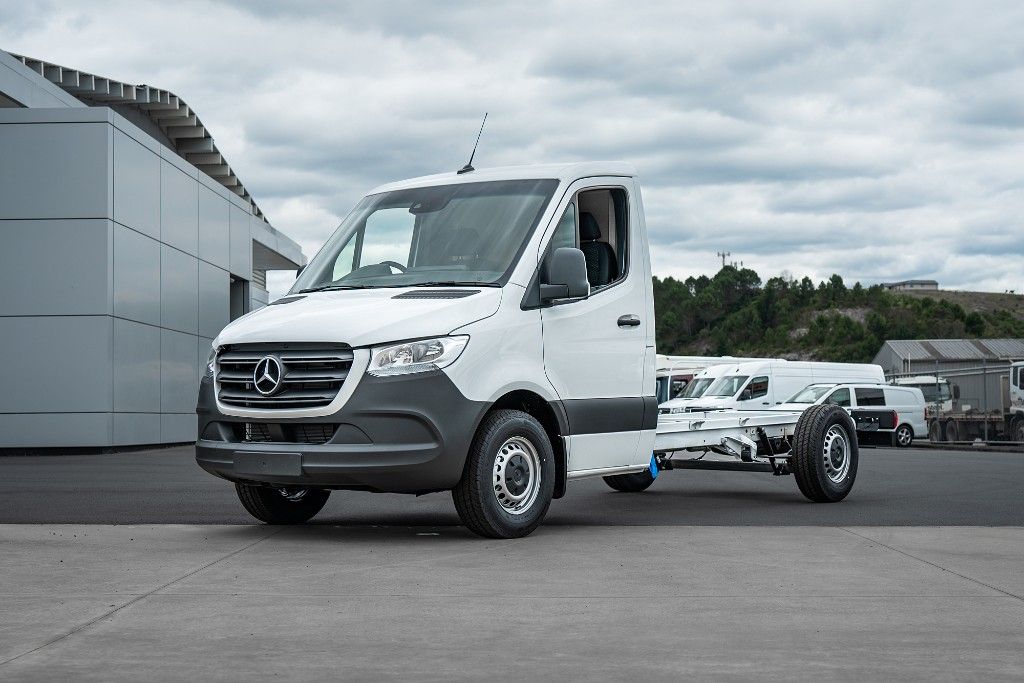 2024 Mercedes-Benz 415 MWB Cab Chassis FWD 