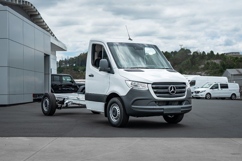 2024 Mercedes-Benz 415 MWB Cab Chassis FWD 