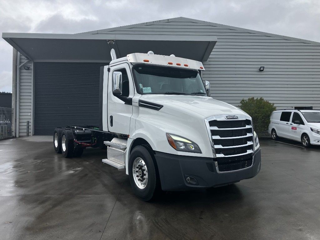 2025 Freightliner Cascadia 126 6x4 Logger Spec