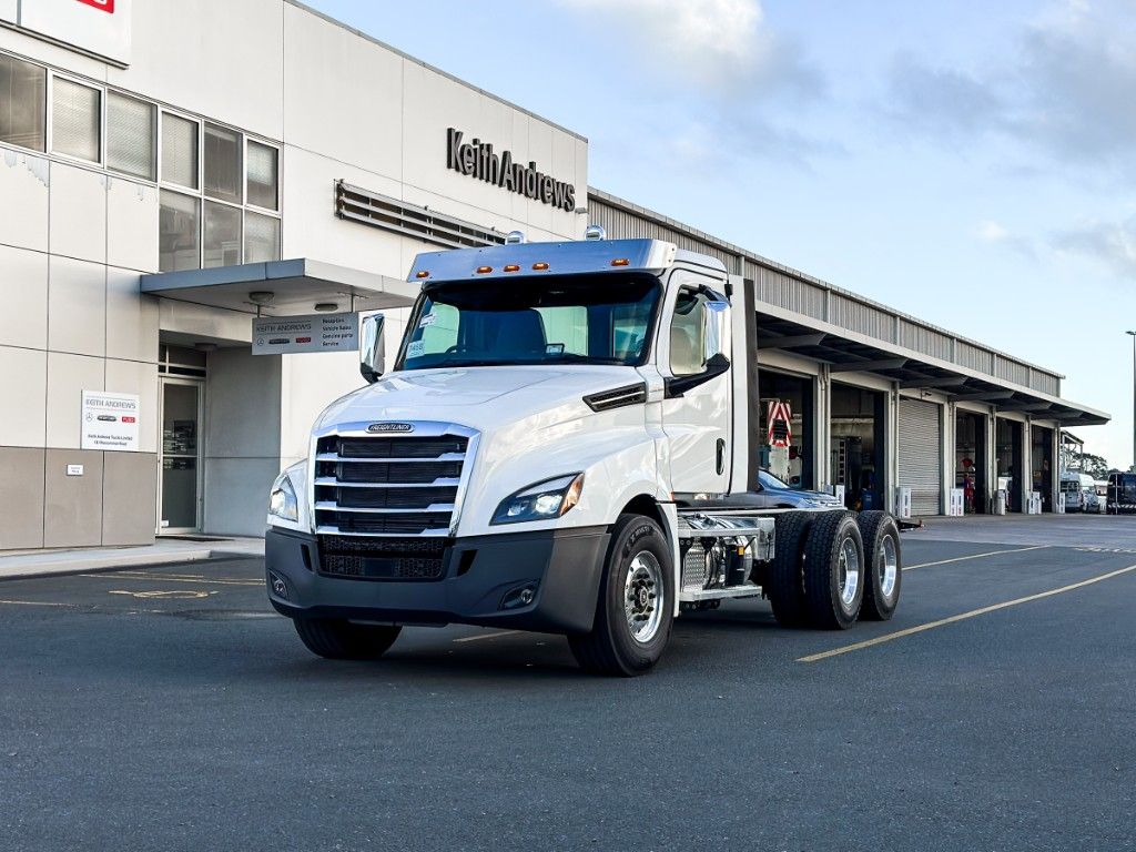 2024 Freightliner Cascadia 126 Tipper spec  