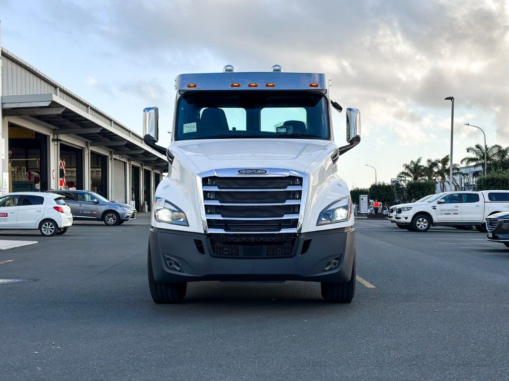 2024 Freightliner Cascadia 126 Tipper spec  