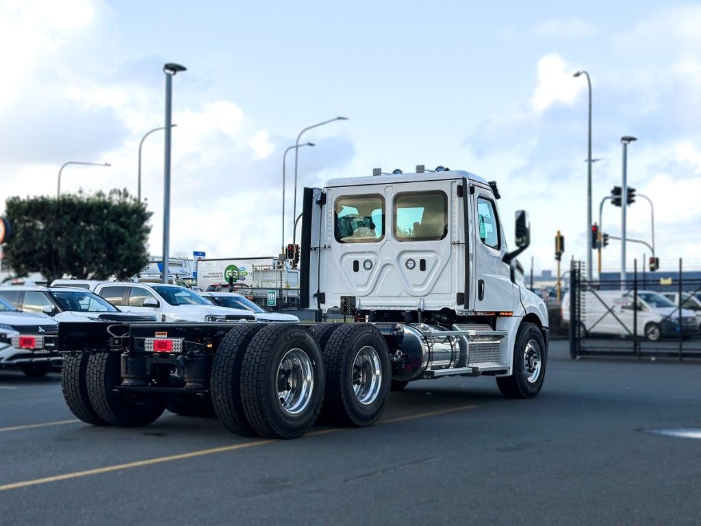 2024 Freightliner Cascadia 126 Tipper spec  