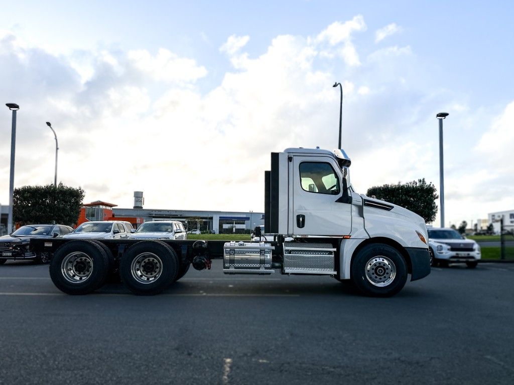 2024 Freightliner Cascadia 126 Tipper spec  