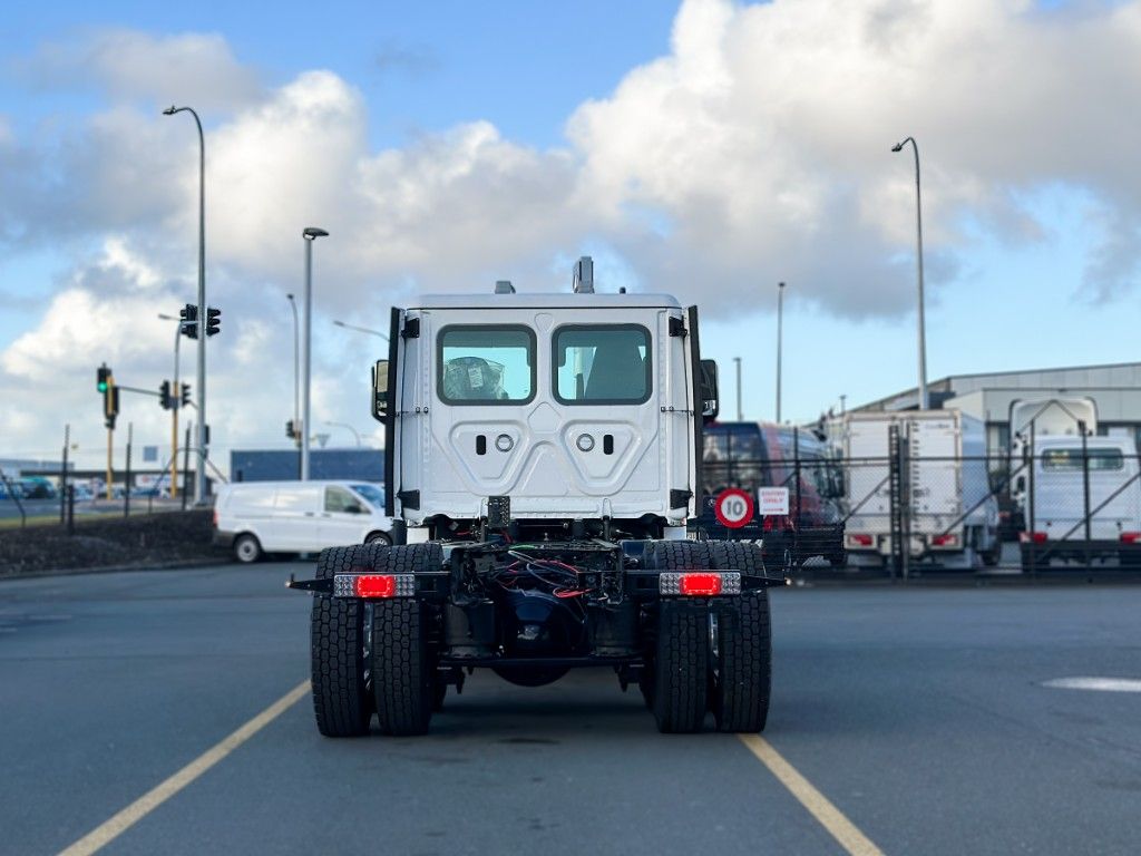 2024 Freightliner Cascadia 126 Tipper spec  