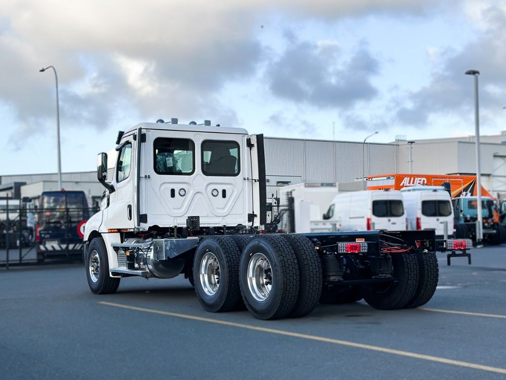 2024 Freightliner Cascadia 126 Tipper spec  