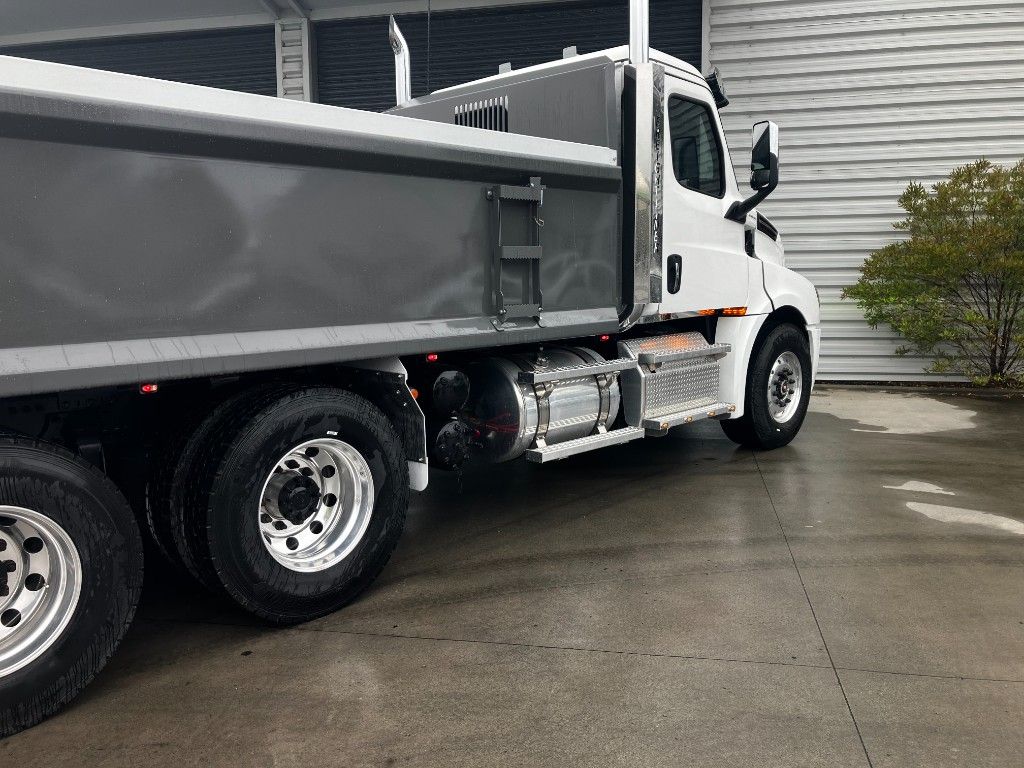 2024 Freightliner Cascadia 126 6x4 Tipper 