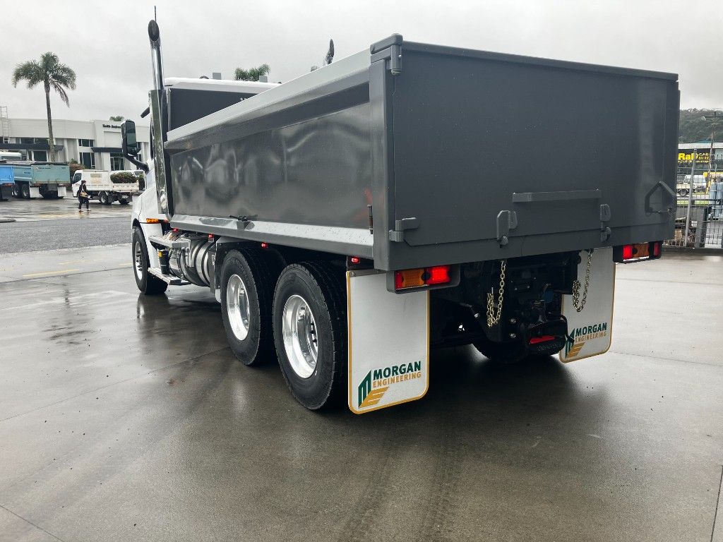 2024 Freightliner Cascadia 126 6x4 Tipper 