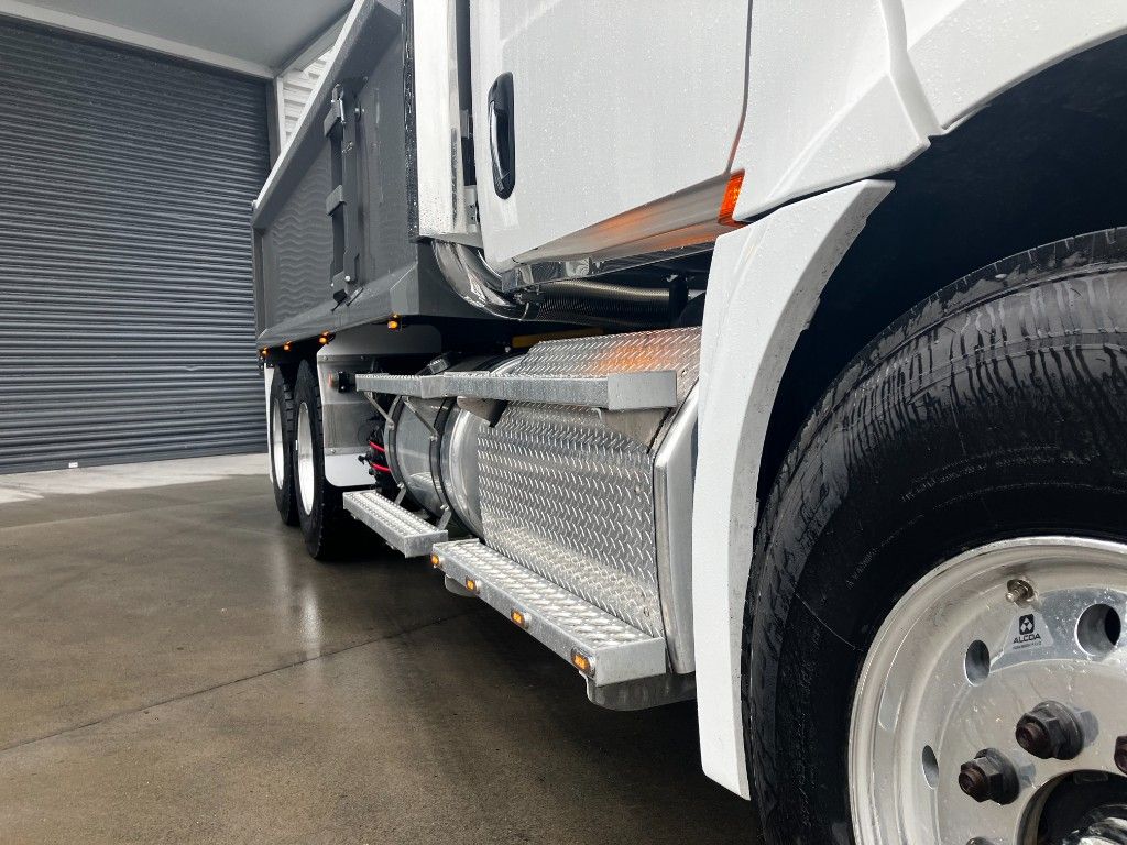 2024 Freightliner Cascadia 126 6x4 Tipper 