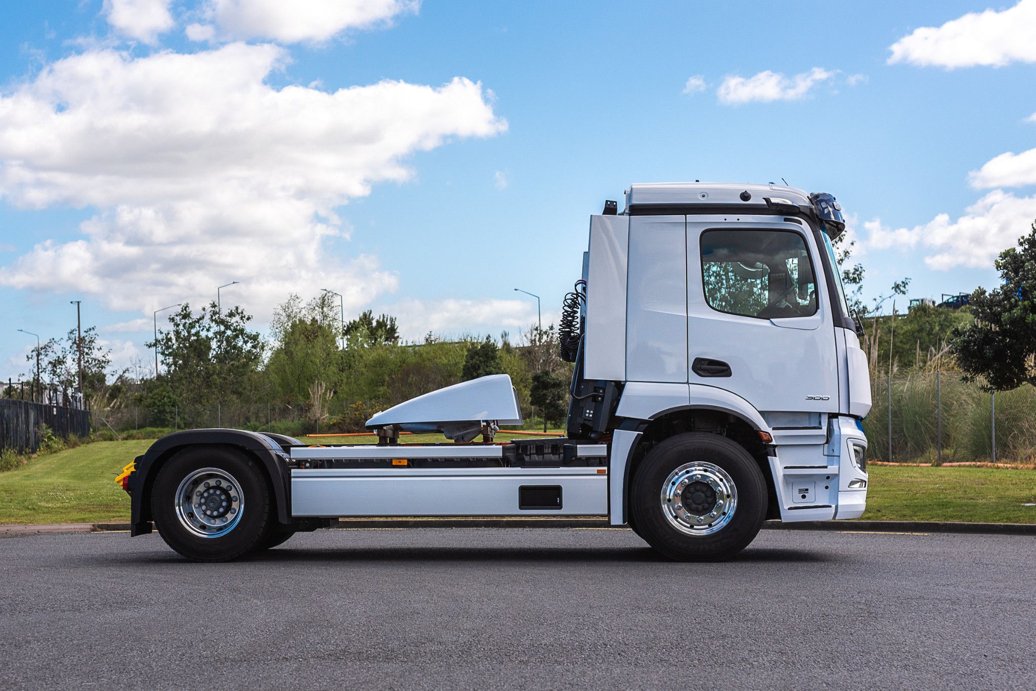 2025 Mercedes-Benz eActros 300 PM 4x2 Tractor Unit