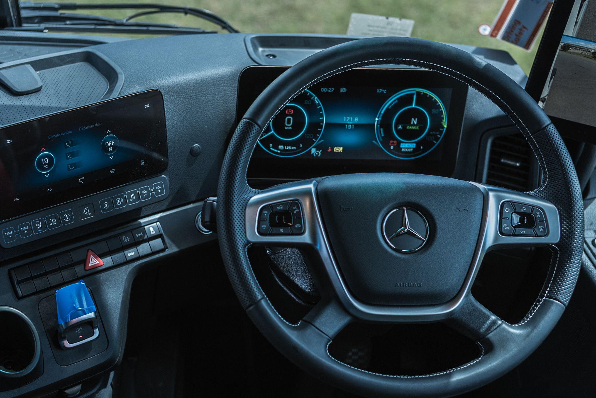 2025 Mercedes-Benz eActros 300 PM 4x2 Tractor Unit