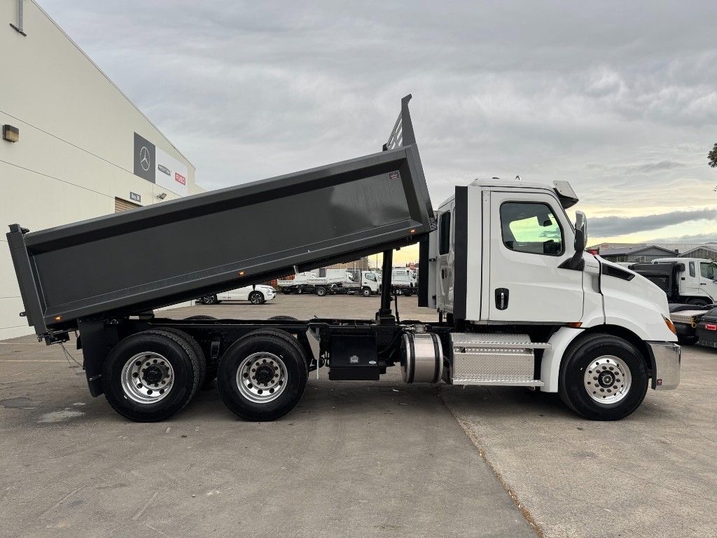 2024 Freightliner Cascadia 116 6x4 Hardox Tipper & Hoist 