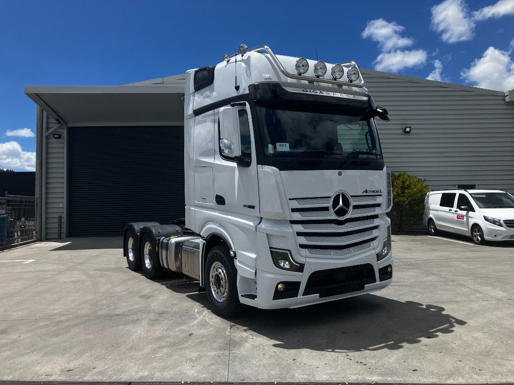 2025 Mercedes-Benz Actros 2663 GigaSpace L-Cab Tractor