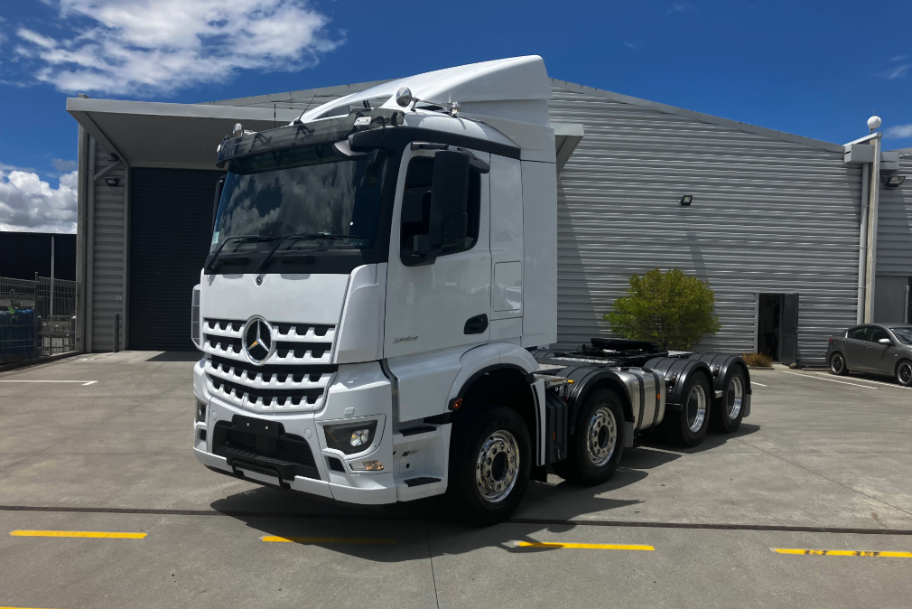 2025 Mercedes-Benz Arocs 3253 ClassicSpace M-Cab Tractor