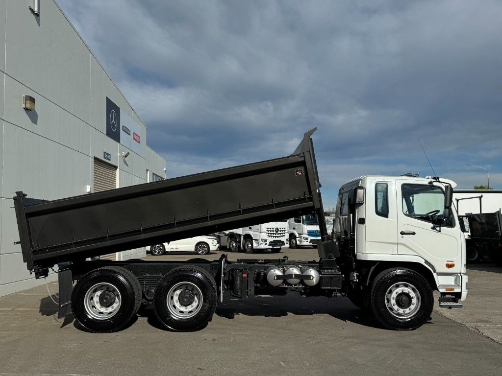 2025 FUSO Fighter FN2428K Tipper & Hoist