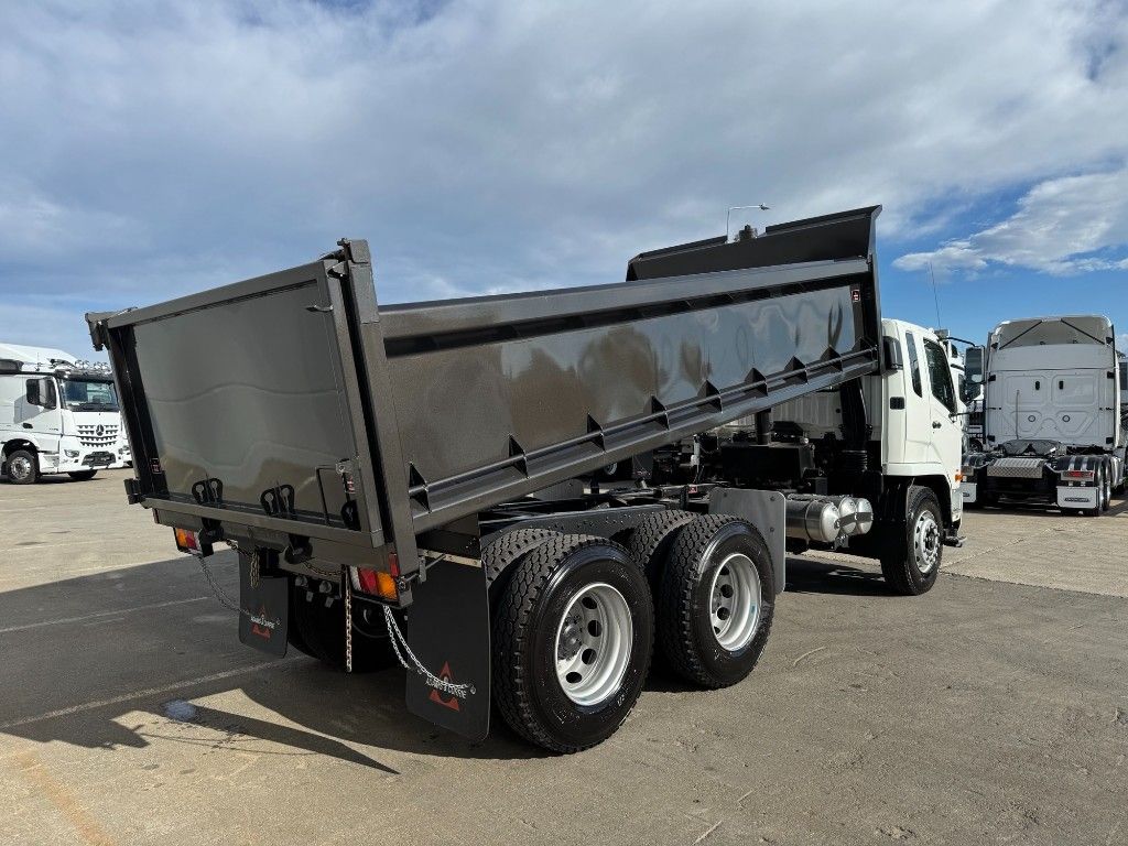 2025 FUSO Fighter FN2428K Tipper & Hoist