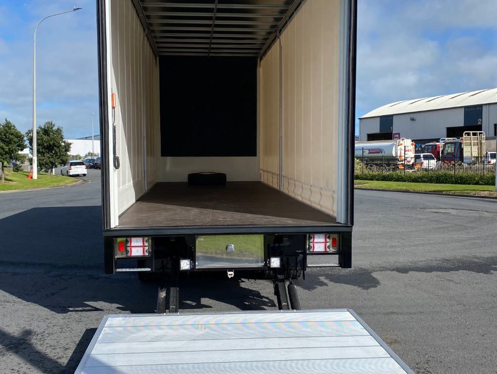**READY TO GO**2024 FUSO Fighter FU1828L 14P Curtainsider