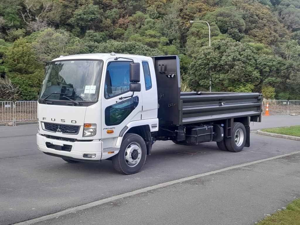  ***READY TO GO*** 2025 FUSO Fighter FK1425H Tipper & Towbar