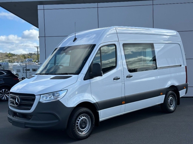 2025 Mercedes-Benz Sprinter 317 MWB Panel Van RWD