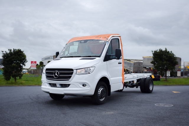 2024 Mercedes-Benz 519 LWB Cab Chassis RWD  