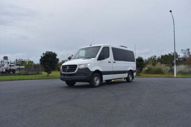 2025 Mercedes-Benz Sprinter 315 MWB Minibus RWD 