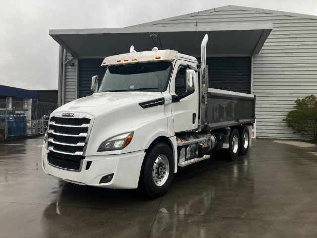 2025 Freightliner Cascadia 126 6x4 Tipper 